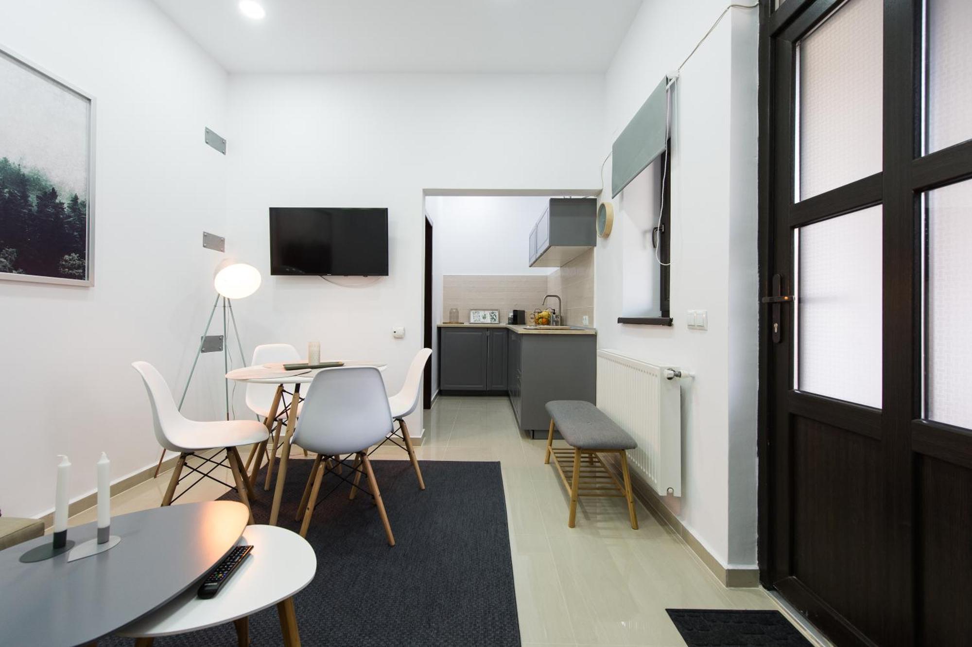 Ferienwohnung Gorgeous Brasov Flat With Patio And Mountain Views Exterior foto