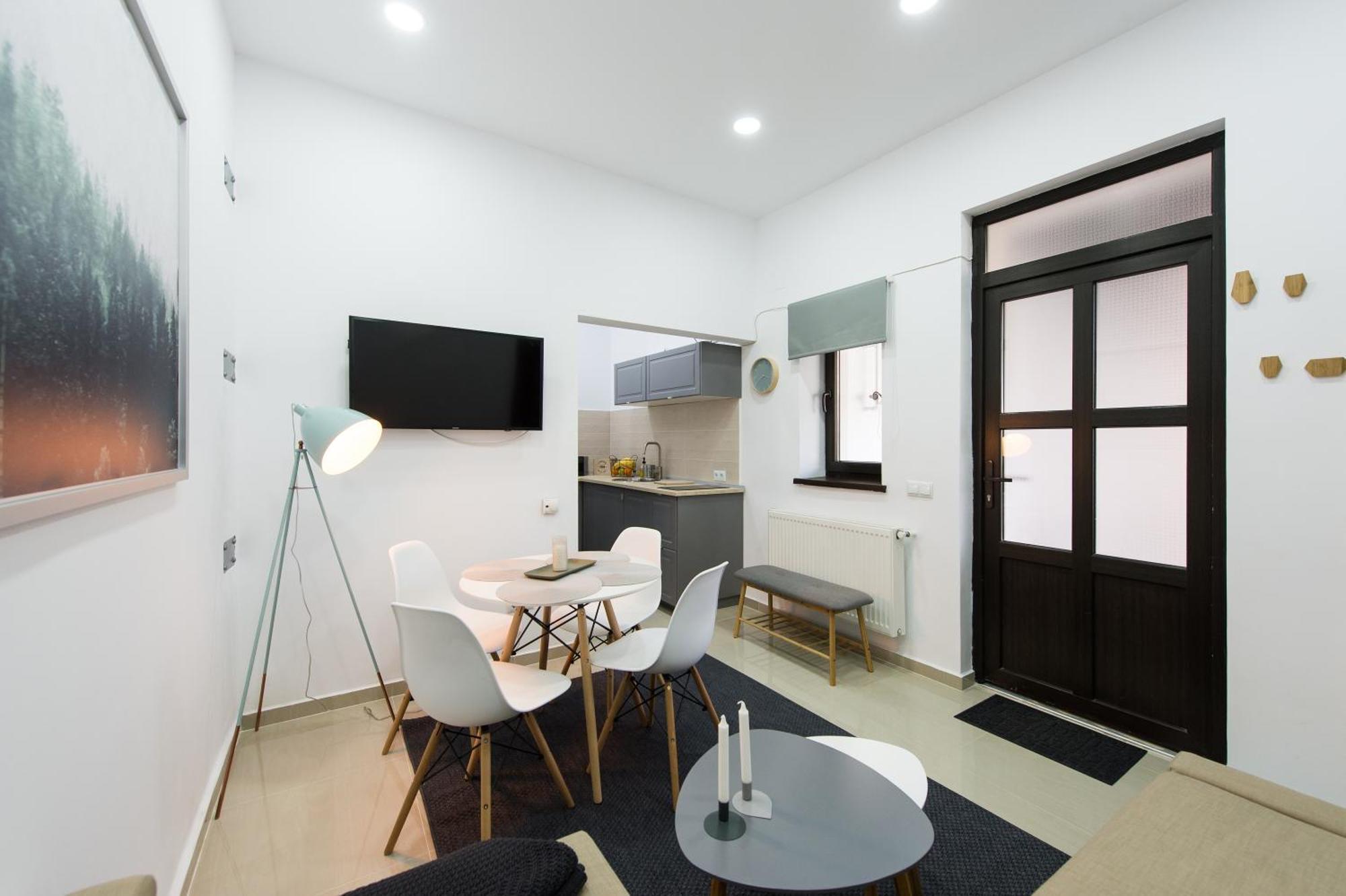 Ferienwohnung Gorgeous Brasov Flat With Patio And Mountain Views Exterior foto