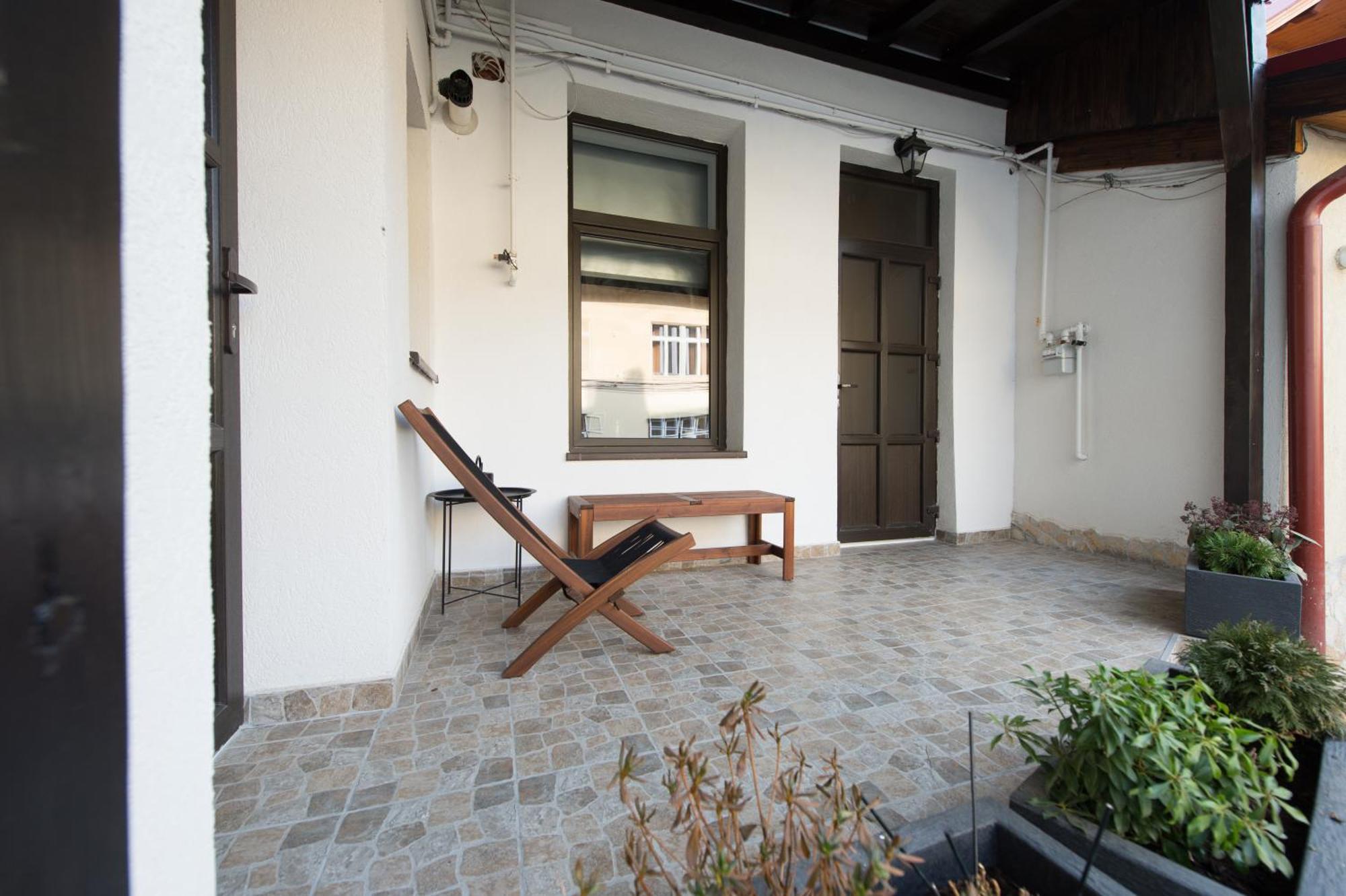 Ferienwohnung Gorgeous Brasov Flat With Patio And Mountain Views Exterior foto
