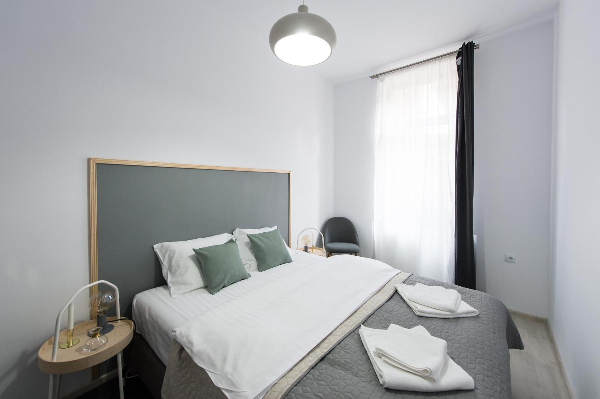 Ferienwohnung Gorgeous Brasov Flat With Patio And Mountain Views Exterior foto